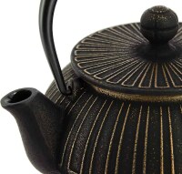 Iwachu - japanische Gusskanne Kiku 0,65l schwarz-gold