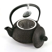 Iwachu - japanische Gusskanne Seigaiha 0,9l schwarz-gold