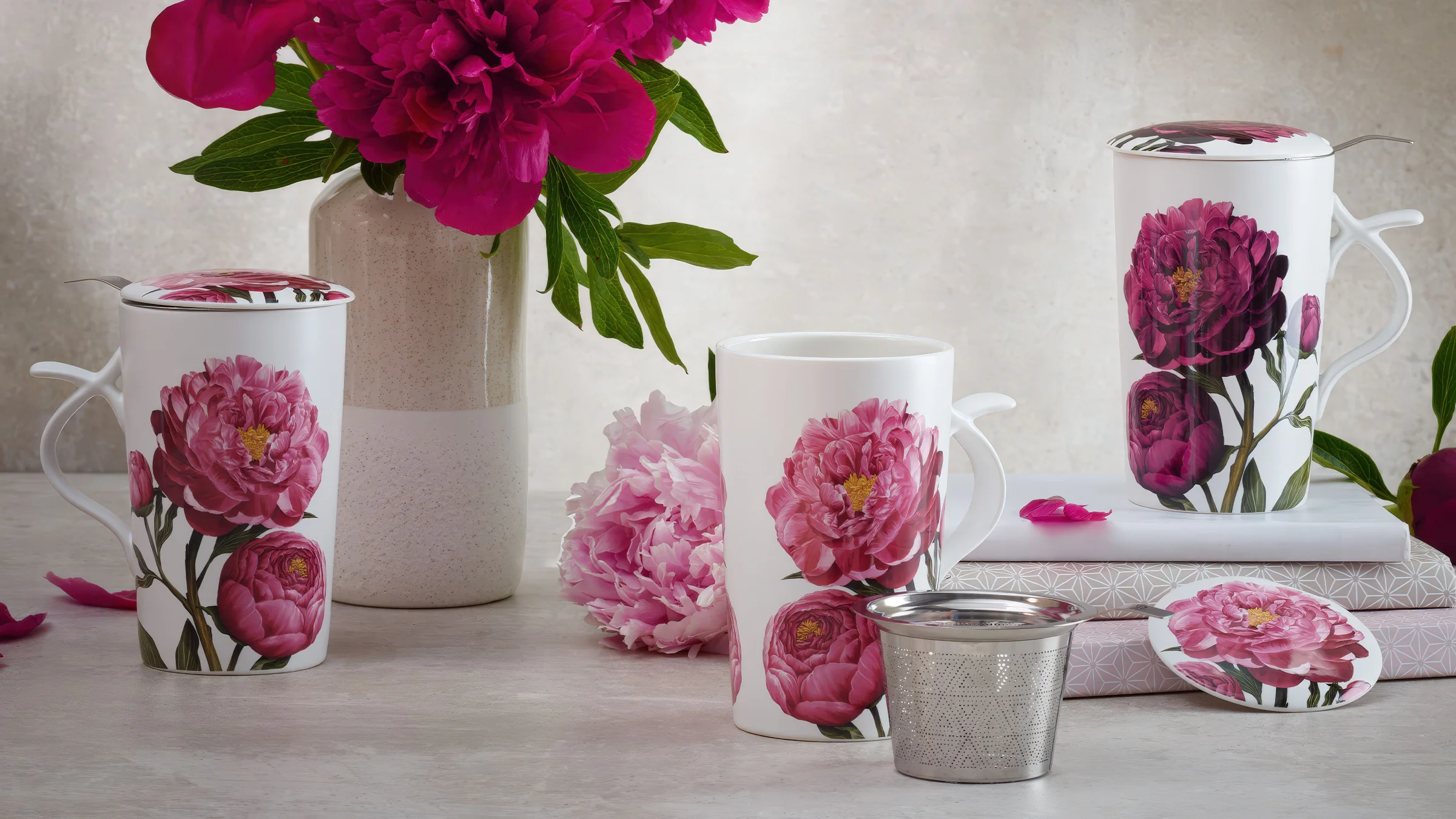 Bild: Sortiment von Cha Cult Teegeschirr mit Blumenmotiv
