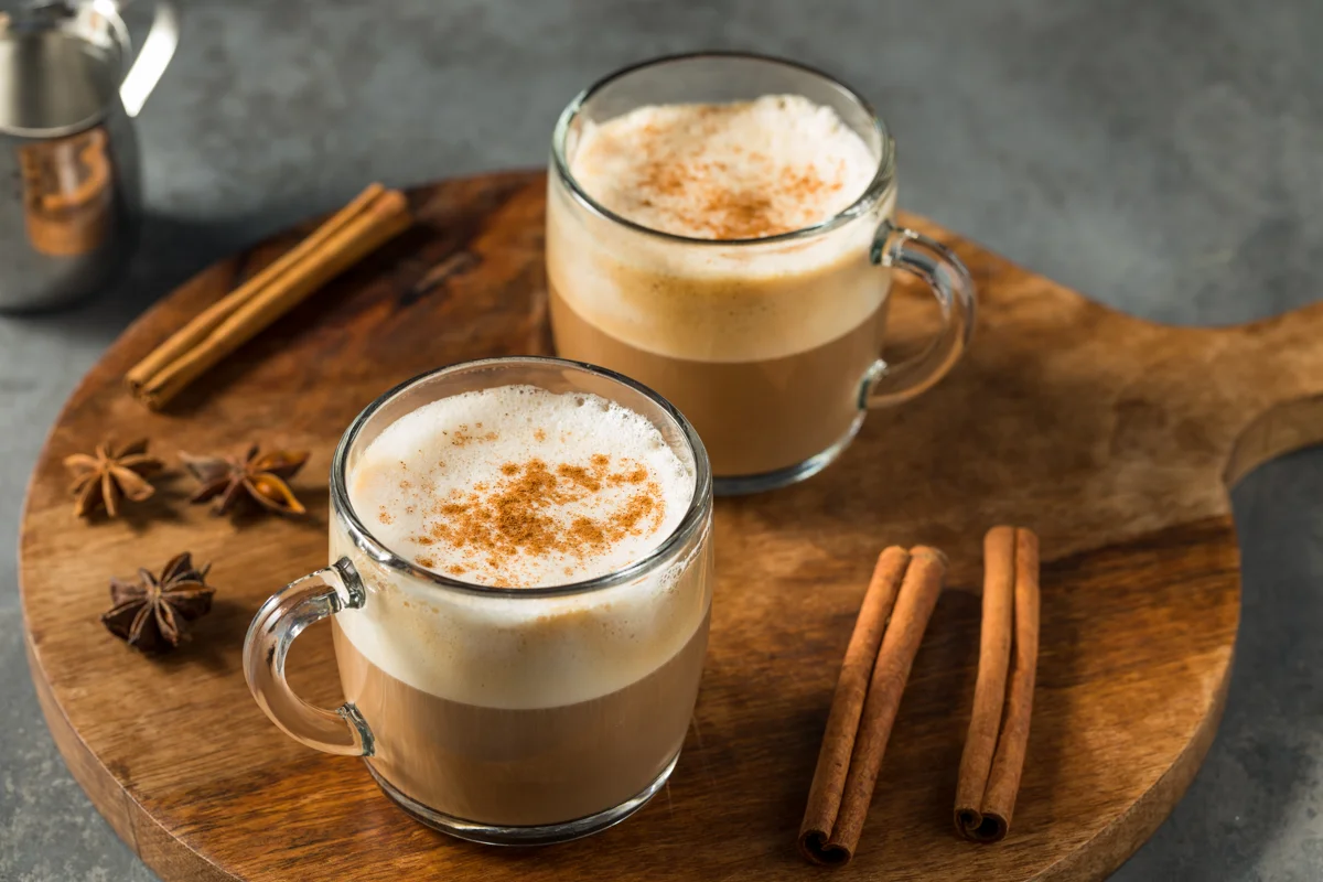 Bild: Leckerer Chai Latte mit Vanille und Schokostreusel